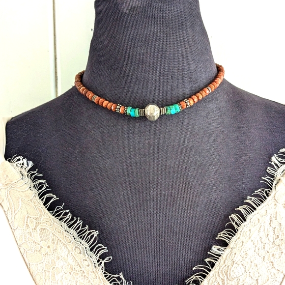 Handcrafted Beaded Necklace with Turquoise and copper colored glass beads - Picture 5 of 6
